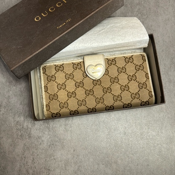 Vintage Gucci Beige Monogram GG Heart Snap Wallet Y2K 90’s - Picture 1 of 6